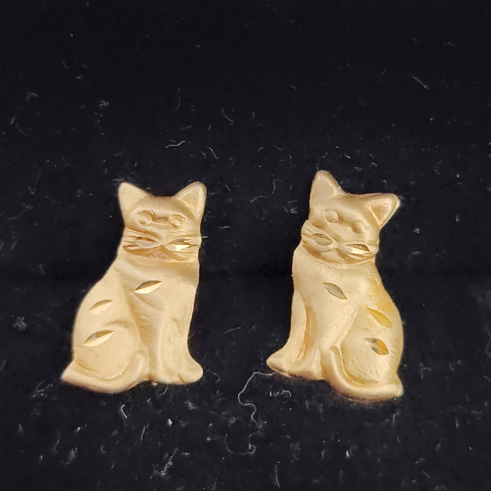 😺 Vintage 14K Diamond Cut Cat Stud Earrings